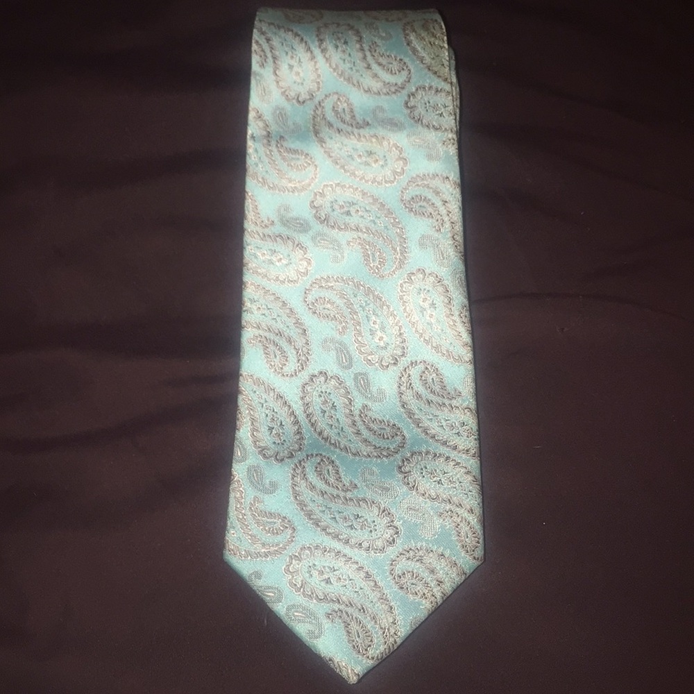 Versa hand Made tie in paisley blue